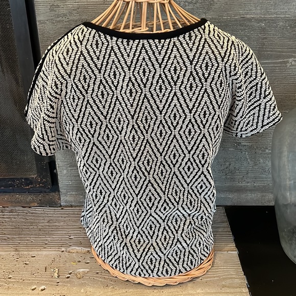 Morgan Carper Short Sleeved Knit Top - Picture 3 of 3